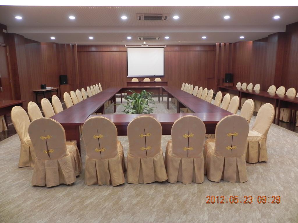 Phoenix Hill Hotel Dongguan - Golf Course Shop Luaran gambar